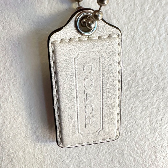 Coach 2.5" Leather Hangtag White - Picture 2 of 3